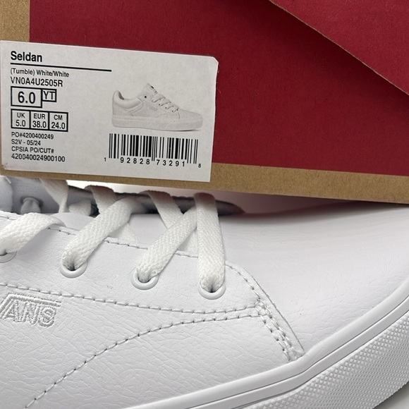Vans WMNS Seldan (Tumble) White/White
VN0A4U2505R Sneakers - Picture 16 of 16